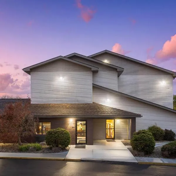 Super 8 by Wyndham New Stanton, ξενοδοχείο σε New Stanton