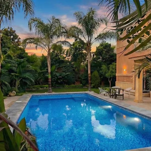 Royal Mansion with private pool in sheikh zayed Compound families, ξενοδοχείο σε Sheikh Zayed