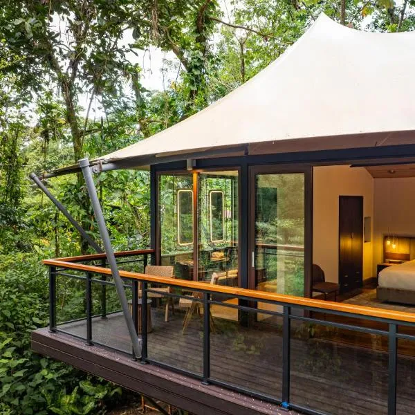 Tifakara by the Waterfall, hotel en Fortuna