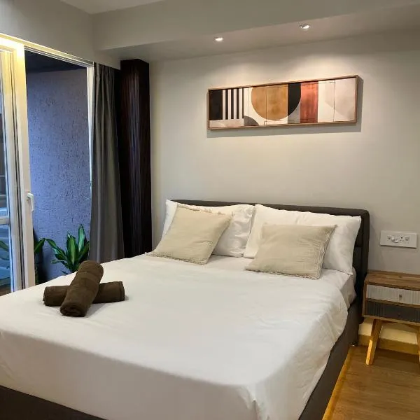 Stay Vista - Neon homeotel - 1 km from Airport, מלון בפונה
