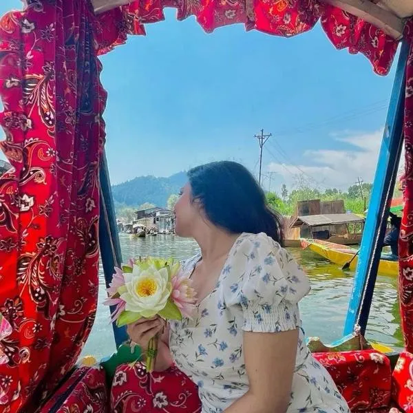 houseboat new moon group of houseboats, ξενοδοχείο στο Σριναγκάρ