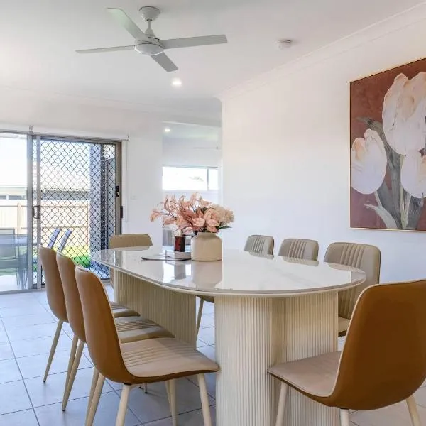 4BR House Tulipa - Brand New Family Home at Greenbank, hotel in Greenbank