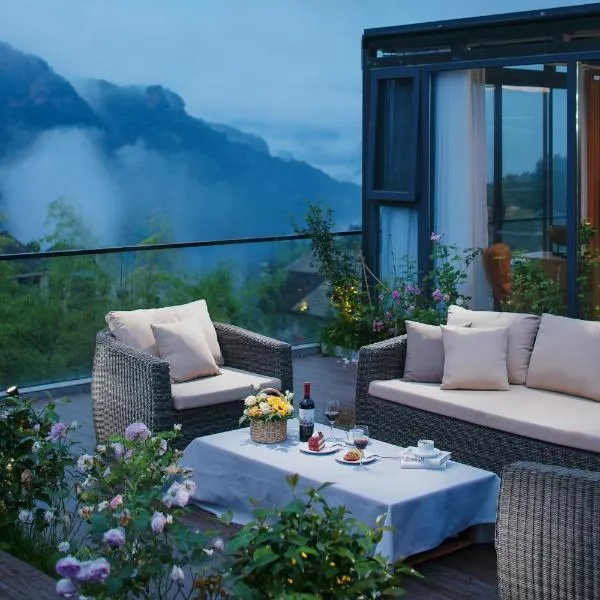 Hilltop House Resort, hotel in Zhangjiajie