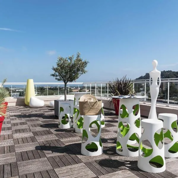 Ibis Styles Hyères Rooftop & Spa، فندق في هييريس
