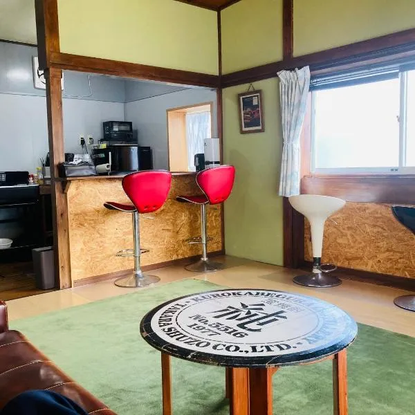 お宿三感四温 海30秒 温泉2分 駅4分 季節を問わず寛ぐ海辺にある貸切リノベーションハウス Oyado sankanshion #IG3、伊東市のホテル