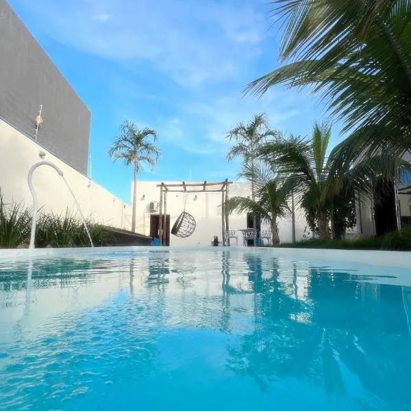 A Casa Paradisíaca ll Luxo Piscina Super Mega Quente até 50 graus Aquecimento Elétrico e Solar Casa com Sauna a Vapor e Ar Condicionado em Todos Ambientes e Lavanderia com Roupa de Cama e Banho, hotel v destinaci Caldas Novas