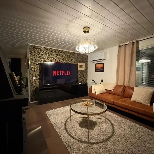 Cozy house near the river - sauna, Wi-Fi, hótel í Tornio