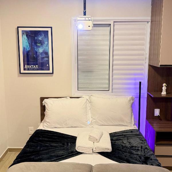 Flat 02 Cinema com Projetor e Enxoval de Hotel