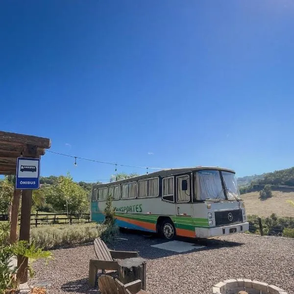 Refúgio Da Lua - Buss motorhome, hotel in Ametista do Sul