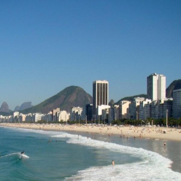 Apto RJ ZonaSul LEME UMA QUADRA DA PRAIA !