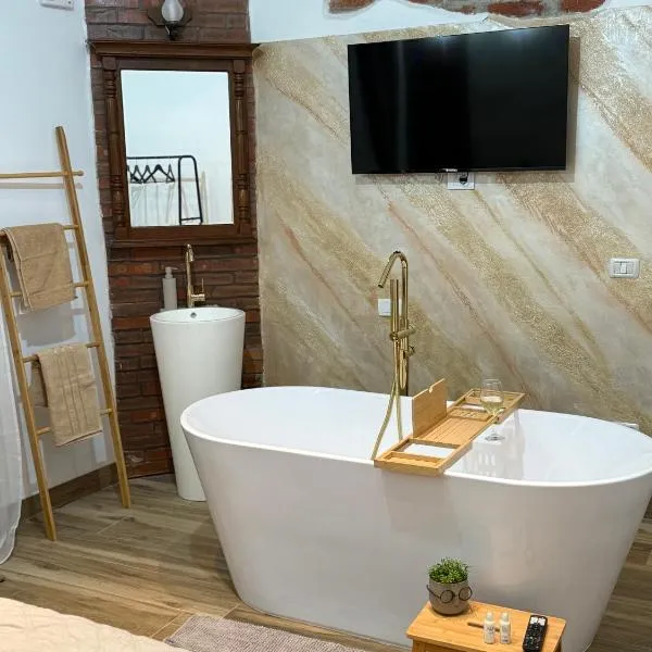 Marcos Apartments I Bathtub in Bedroom experience, hotel in Făgăraş