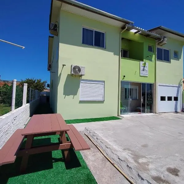 Camelo locação de Suítes Individuais Pousada com Cozinha e Sala Compartilhada، فندق في أرويو دو سيلفا