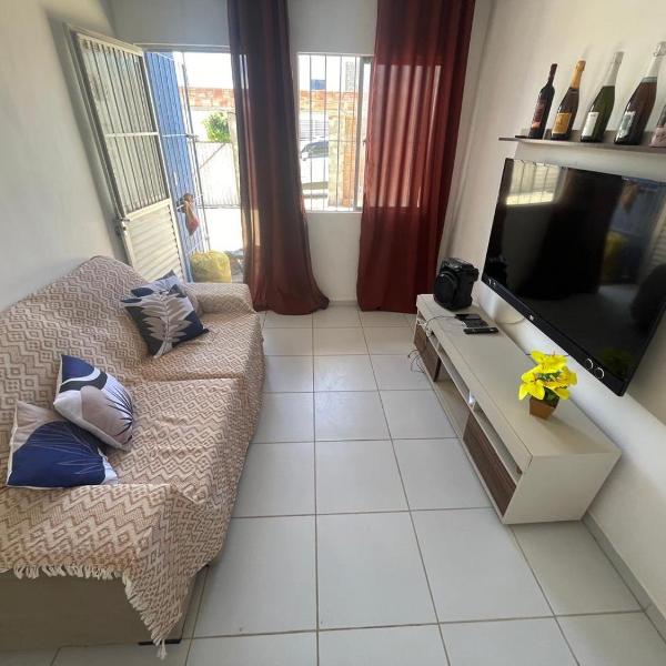 Casa Confortável com duas vagas de garagem e ótima localização - Foto 5
