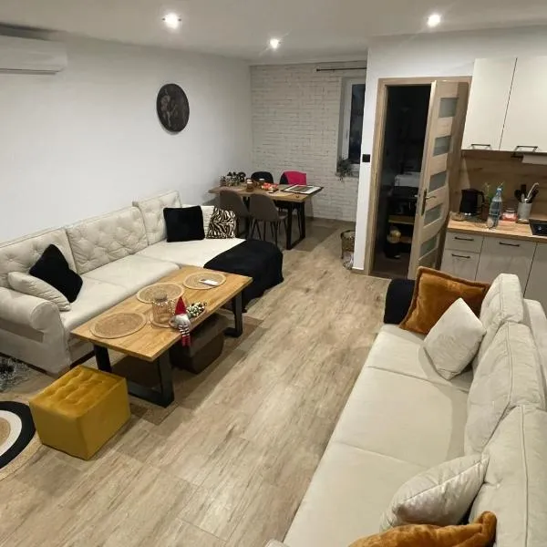 Domek Na Wzgórzu Roztocze, hotel in Majdan Abramowski