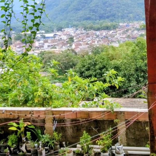 há uma bela casa