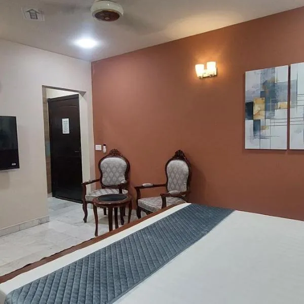 Spacious Rooms on 1st Floor Gulshan e Iqbal BLK7, hotelli kohteessa Karachi