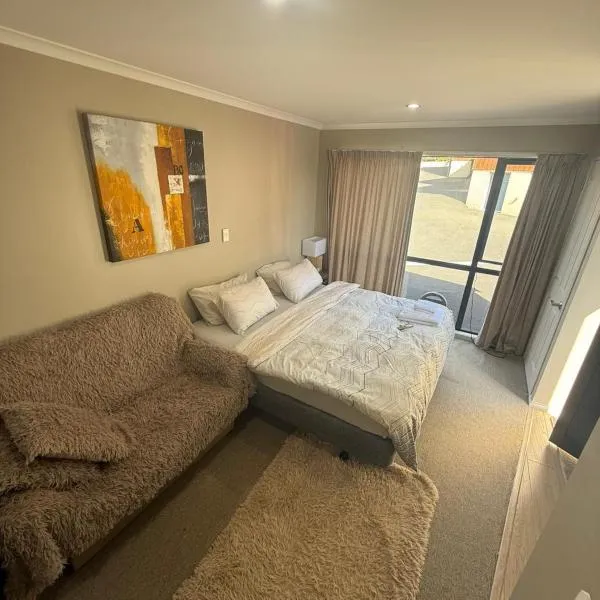 Casa Miguelle a Private mini house, khách sạn ở Dunedin