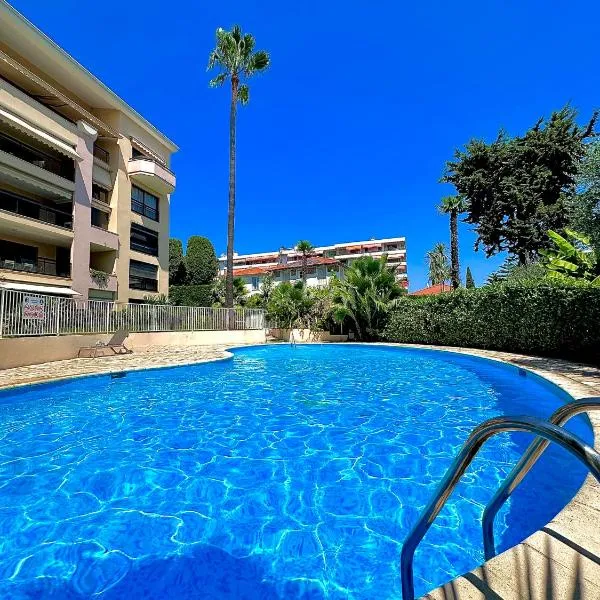 Appartement moderne climatisé avec piscine, terrasse et parking - Proche Promenade des Anglais, hotel in Nice