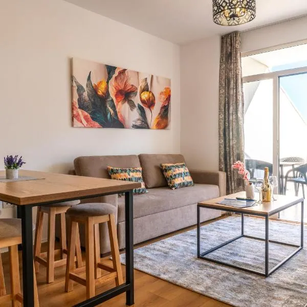 Quiet 1BR Apartment with Balcony, Fast WiFi, Self Check-in, готель у місті Шкодер