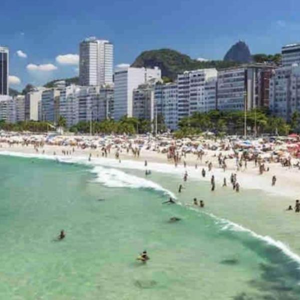 Copacabana 200 m da Praia! PISCINA AQUECIDA, varanda vista natureza, shopping ao lado, academia e sauna!