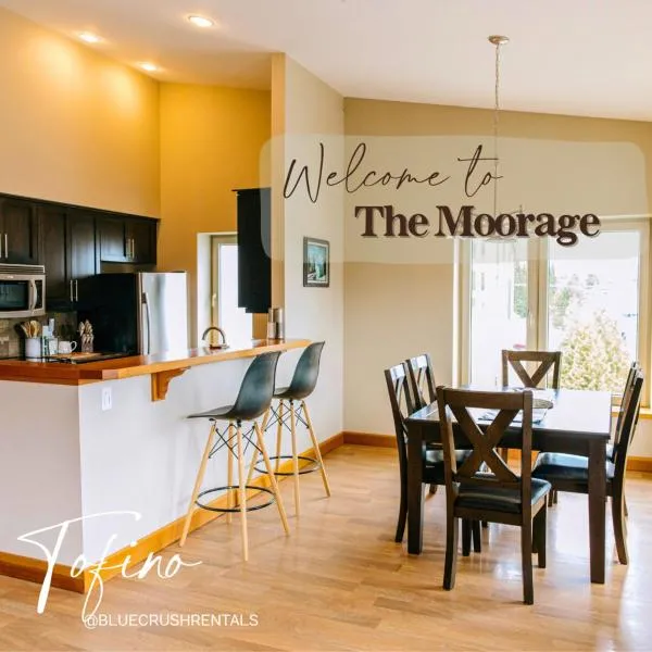 The Moorage –Downtown Harbour View 2 Bedroom Condo, hótel í Ucluelet