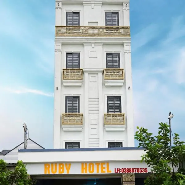 Ruby Hotel - Tân Uyên - Bình Dương، فندق في Hoi Nghia