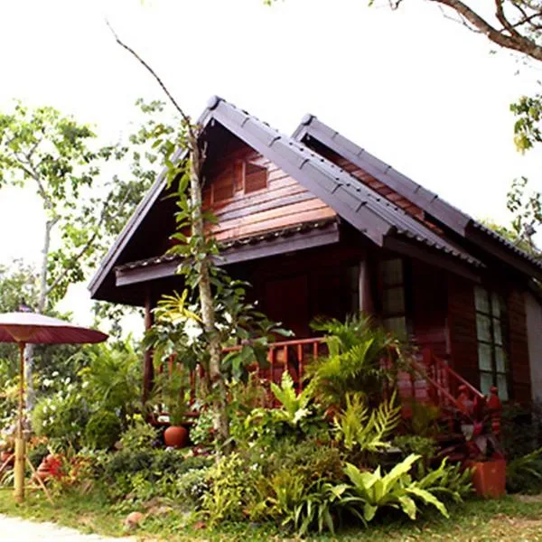 Baansuan Lychee Maeklong Resort Ampawa, hotel i Amphawa