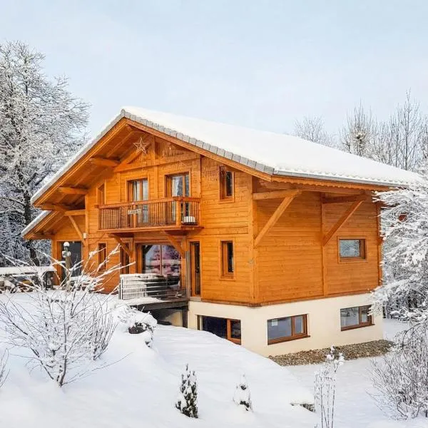 Chalet les Vagnys - Lac des Vernays, Hotel in La Rivière-Enverse