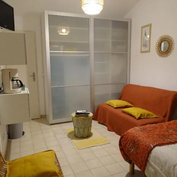 Chambre indépendante, hotel v destinácii Apt