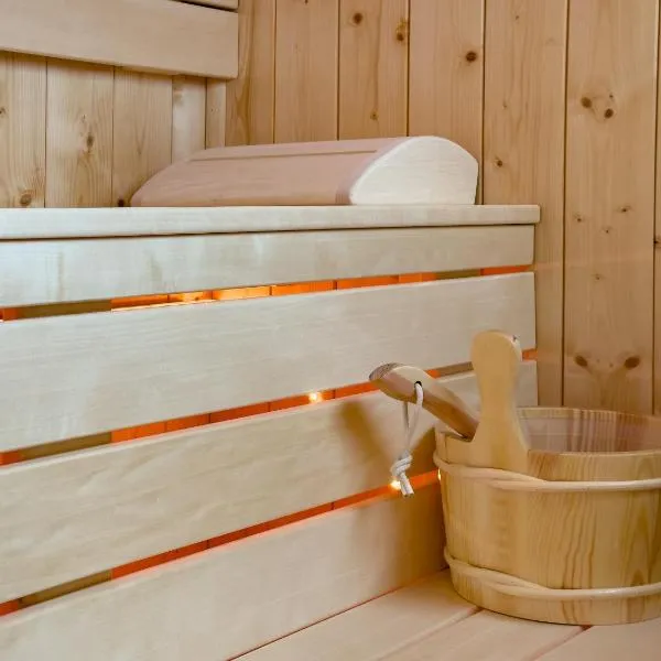 La Catedral - ZEN Garden Apartment with Private Sauna & Jacuzzi, Old Town Gdansk – hotel w Gdańsku
