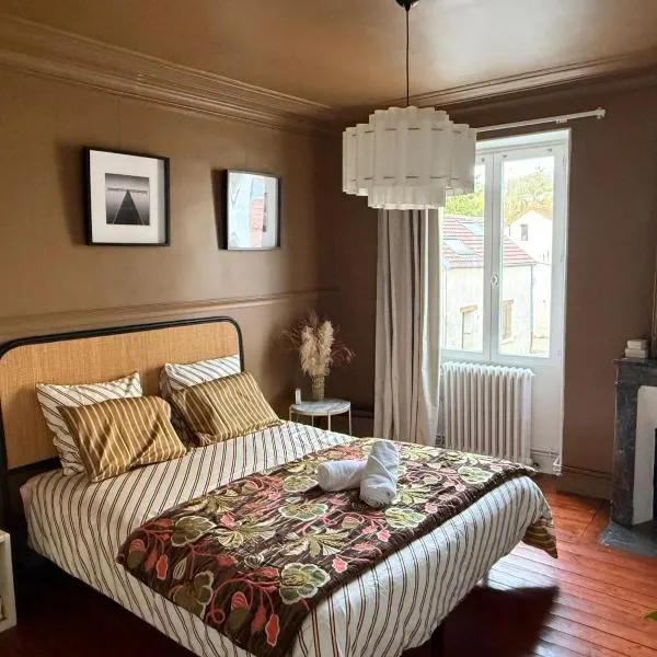 Maison de ville-idéale pour les déplacements pros-35min Paris-versailles-Giverny-: La Falaise şehrinde bir otel