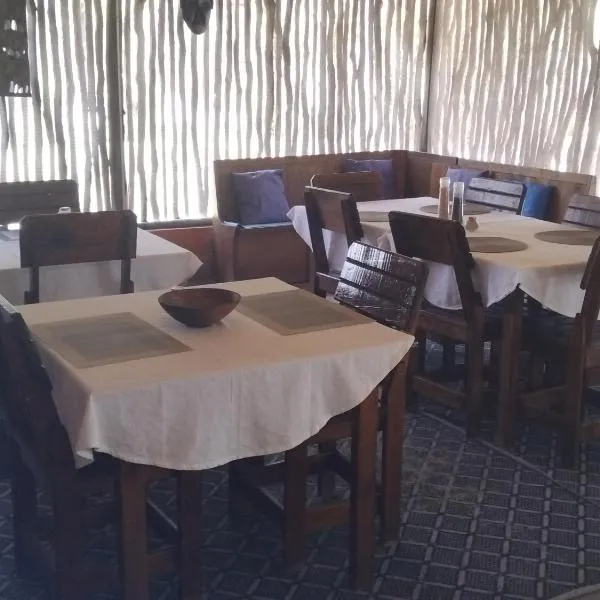 Paradise Camp Game Lodge, hótel í Grootfontein