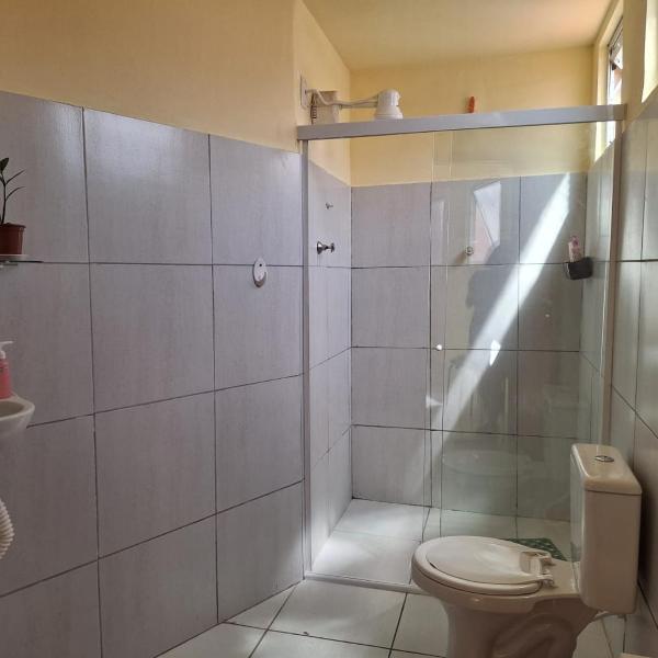 Quarto UP perto do Centro e Praias AR TV Wifi Cozinha Lavadora - Foto 3