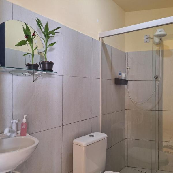 Quarto TOP perto do Centro e Praias AR TV Wifi Cozinha Lavadora - Foto 3