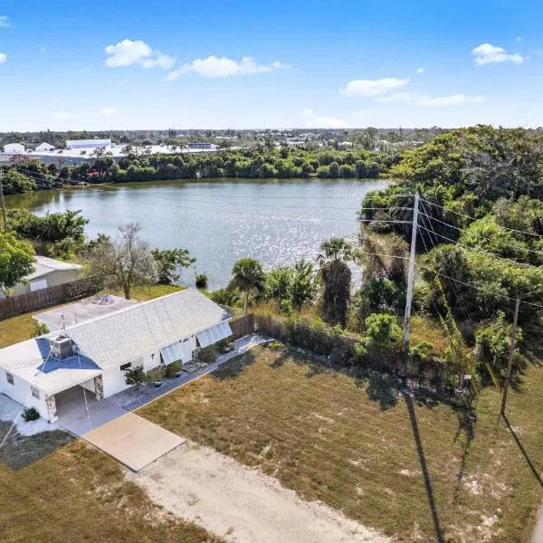 Cozy 3 bedroom beach home at Lemon bay, hotel em Englewood