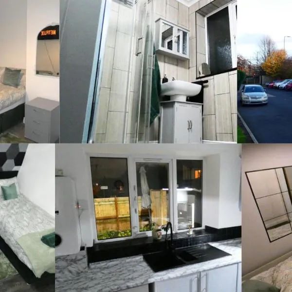 Spacious 3 Bedrooms 7 Beds Maisonette with 1 Bathroom 1WC 4 Smart TV's with Adaptable Lounge Area Tram access near Salford Quays and MCR City Centre, hotel v Manchestri