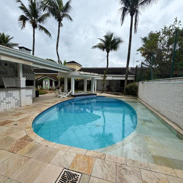 Bela casa em Guarujá à 300 metros da praia