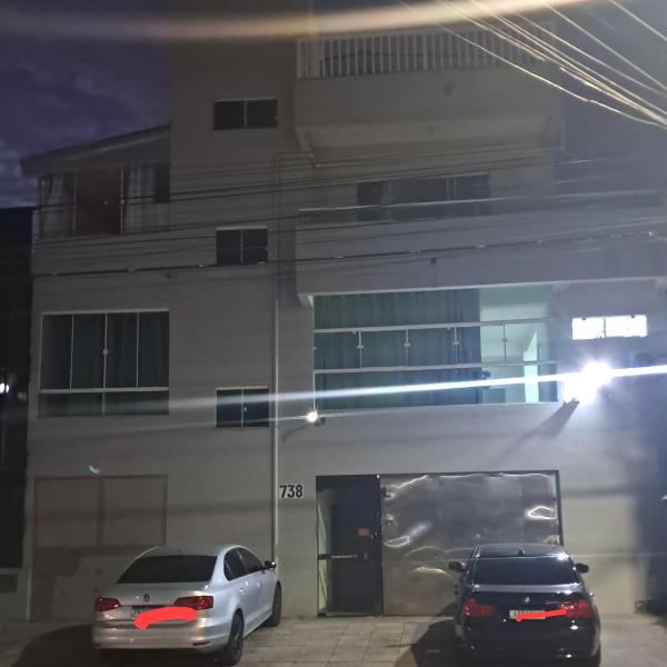 Apartamento 2 quartos 2 km da praia espaçoso