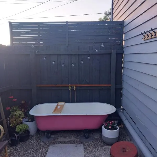 Lavender Cottage - Cute, Cosy & Pet Friendly, hotel v destinaci Ballarat