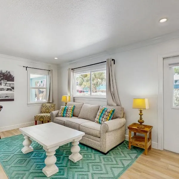 Bungalow Beach Place 9，位于克利尔沃特的酒店