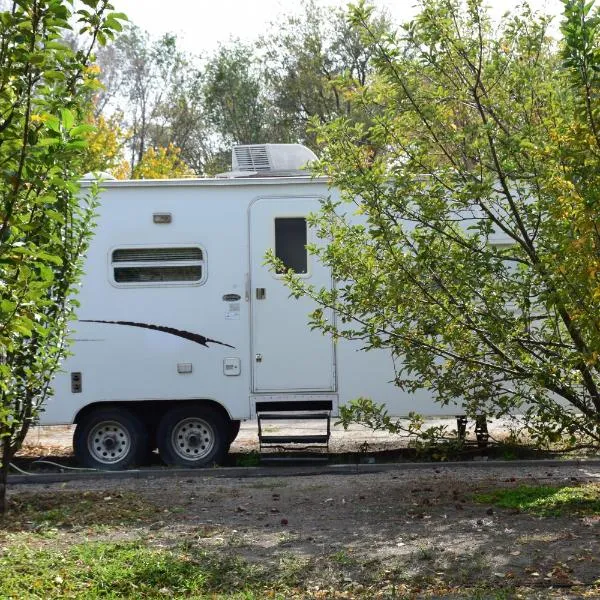 Caravansarai campsite Кемпинг Караван-сарай, ξενοδοχείο σε Kalīnīno