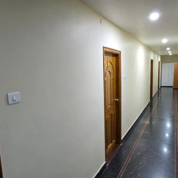 Hotel KNR Grand, hotel in Srikalahasti