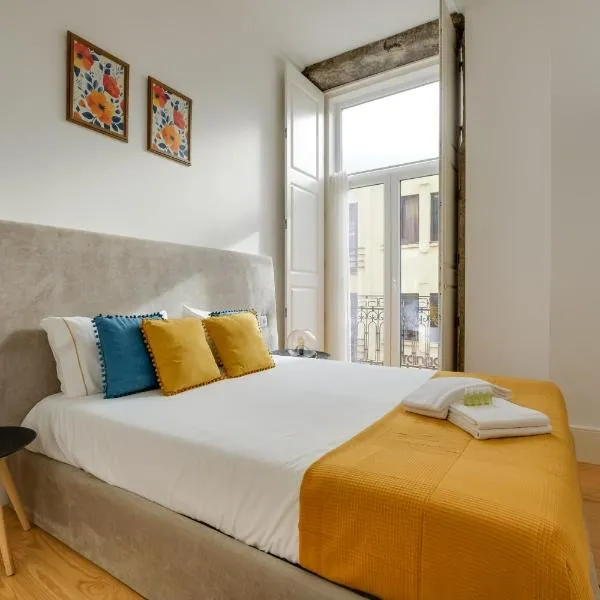 Bright 2bedroom apartment in Bonfim, 2 minutes from Campanhã, Porto city center, hotel en Oporto