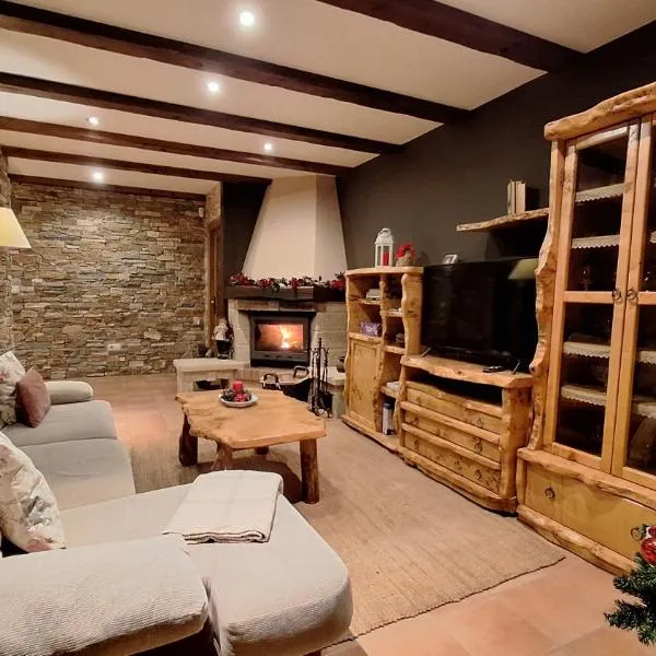 Chalet Rural Toñita 400 m playa piscina barbacoa chimenea, hotel v mestu Bueu