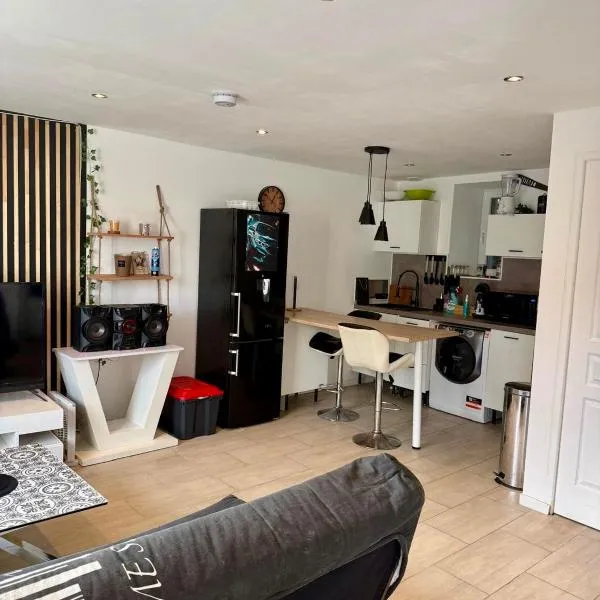 Maison au coeur du Sidobre, hotel in Saint-Salvy-de-la-Balme