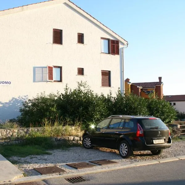 Apartments Duomo, hotel in Cres