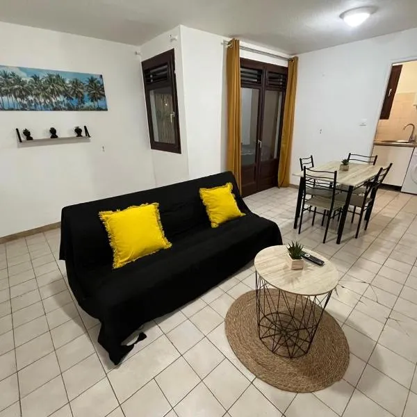 Joli F2 climatisé avec Jacuzzi - La Jacinthe, hôtel à Ducos