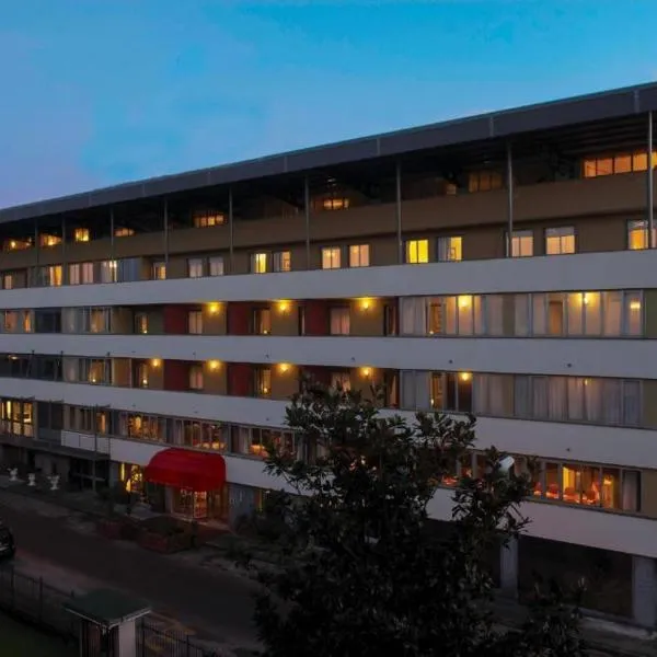 Hotel La Bussola, ξενοδοχείο στη Νοβάρα