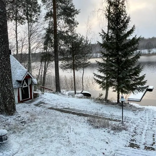 Semi-detached cottage by the lake, khách sạn ở Jyväskylä