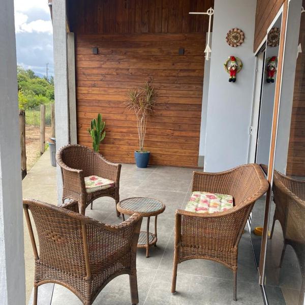 Casa com três quartos e ar condicionado